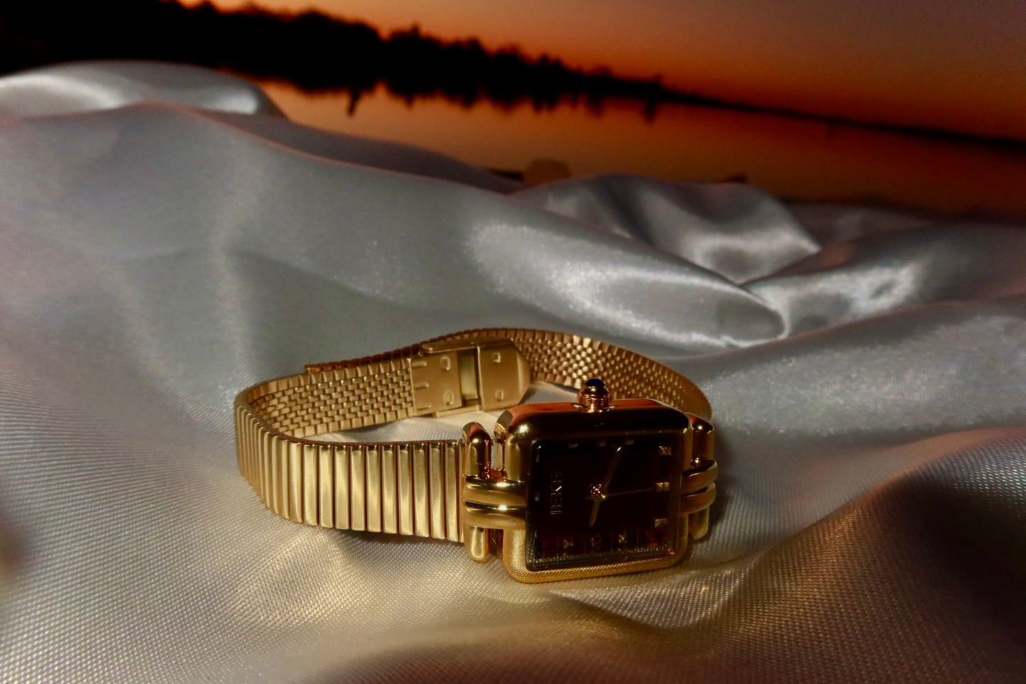 Aura Square dial