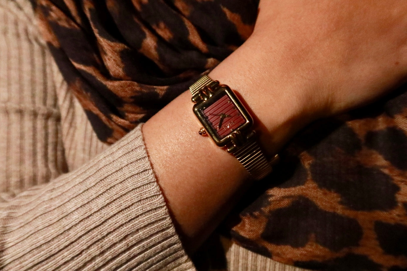 Aura Square dial